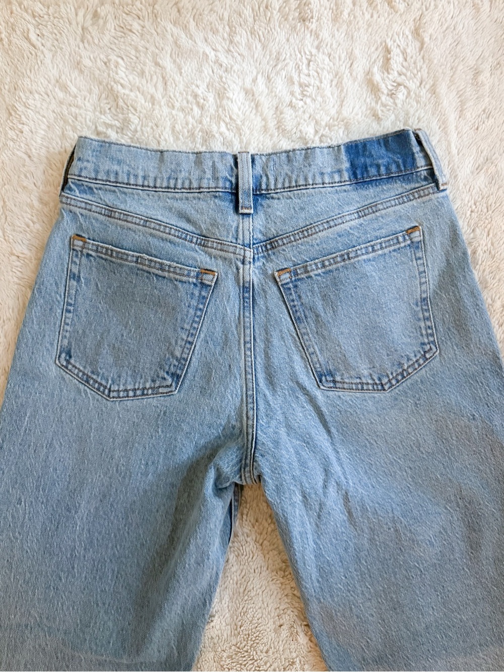 Abercrombie The Baggy Low Rise Jeans Light Wash Raw Hem Size 25 - Picture 9 of 9
